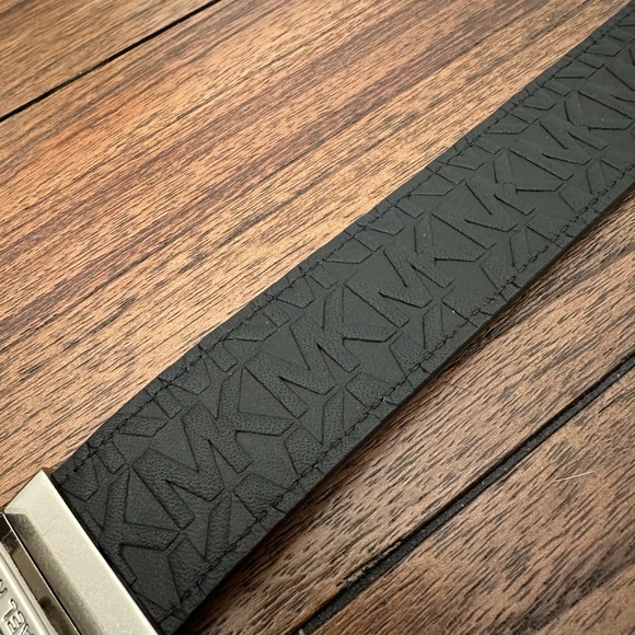 NWT Michael Kors Mens Reversable 39mm Belt Embossed Leather Black Brown $80 - Picture 3 of 5